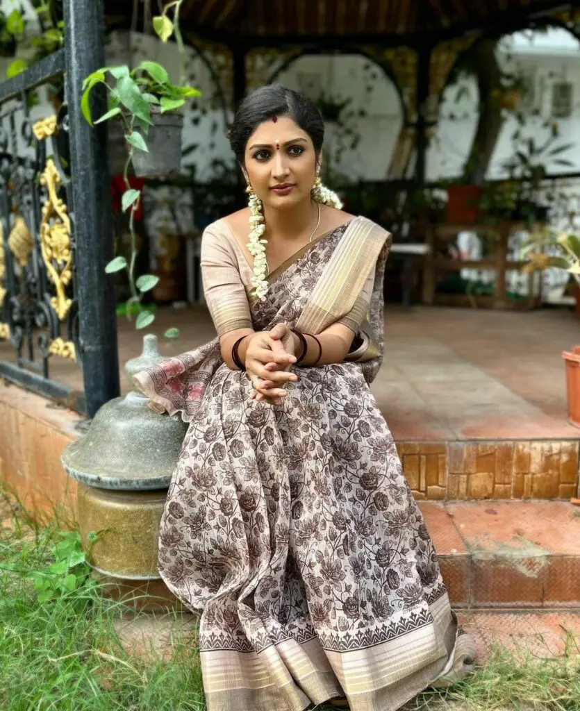 Sevvanthi serial actress or heroine at shooting spot 